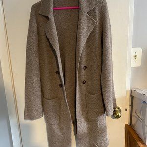 Knee length sweater, brown/tan